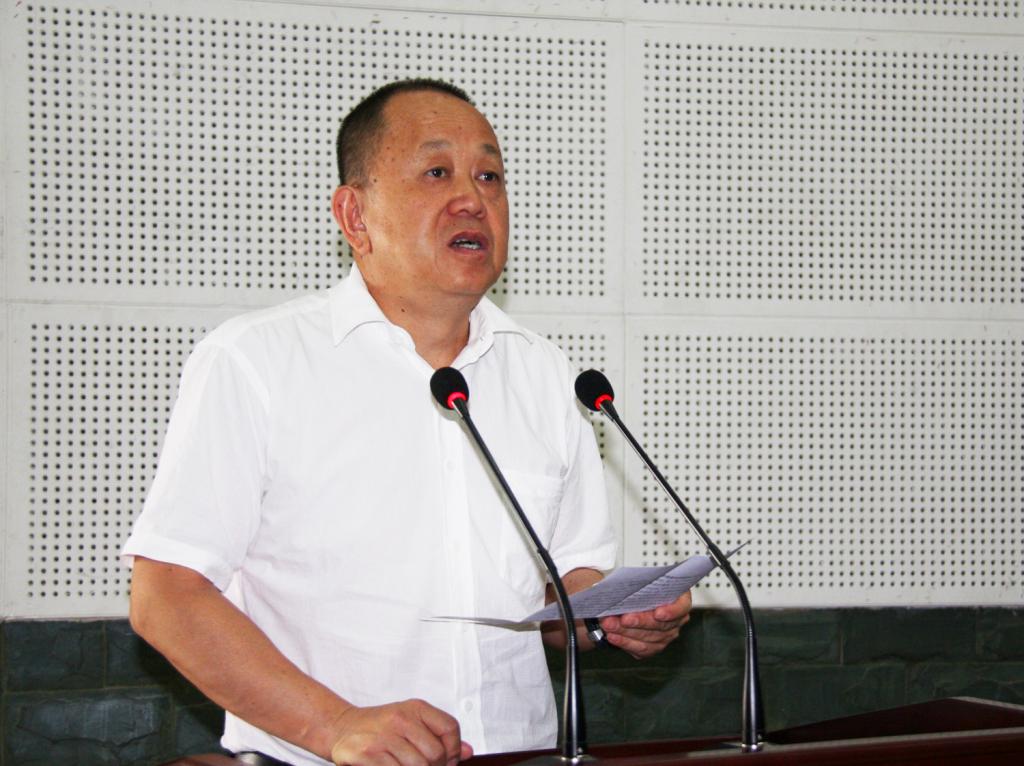 校党委书记肖立军表态发言