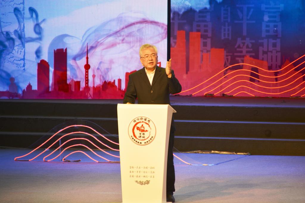 北京外国语大学原党委书记、北京师范大学哲学思维与发展战略研究中心主任、教授韩震作专题宣讲